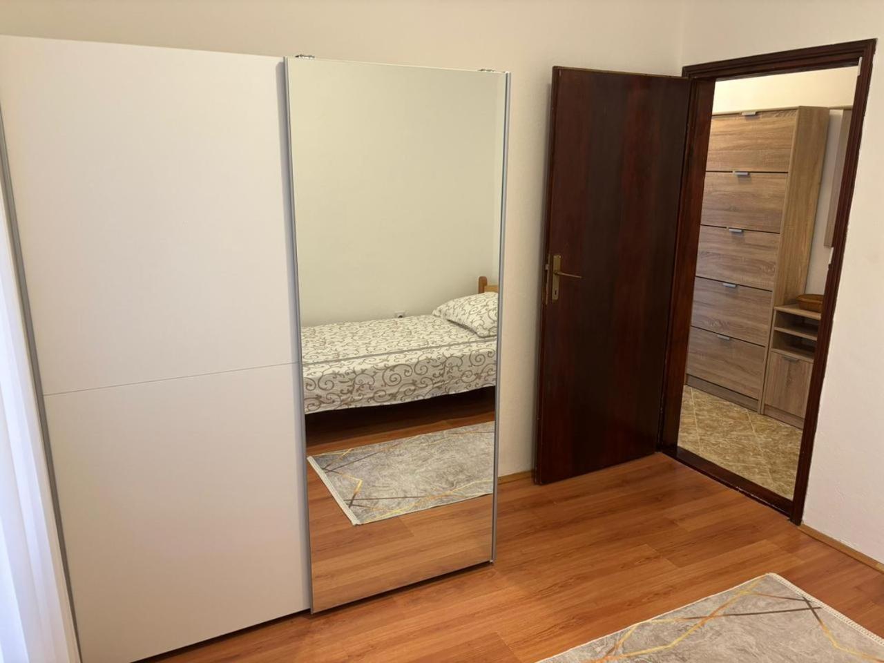 Hillside Vista Apartments Tivat Luaran gambar